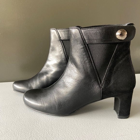 Stuart Weitzman Ankle Boots- Black Leather Mid Height Block Heel- Size 7.5 - Picture 2 of 10